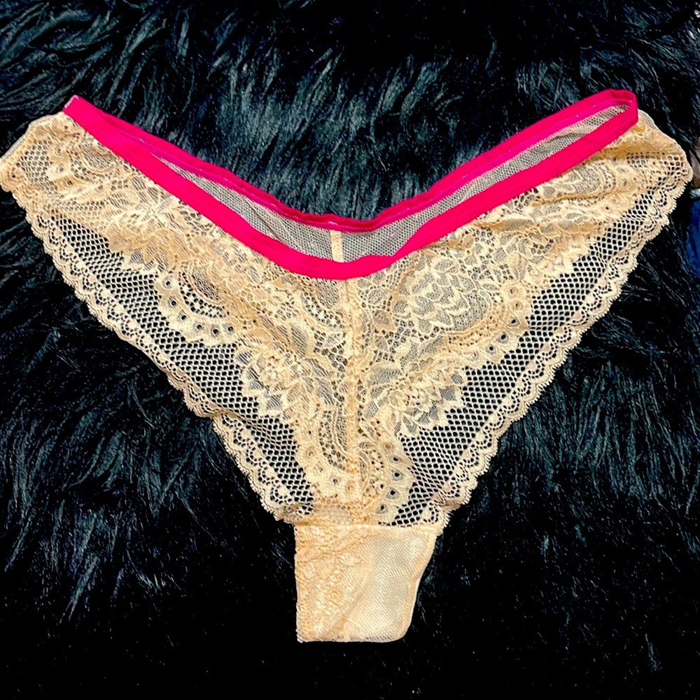 LACE THONG